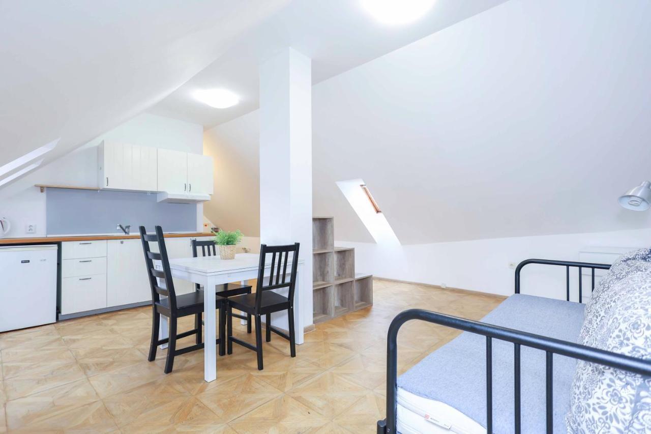 Beethoven Apartments Bratislava Buitenkant foto