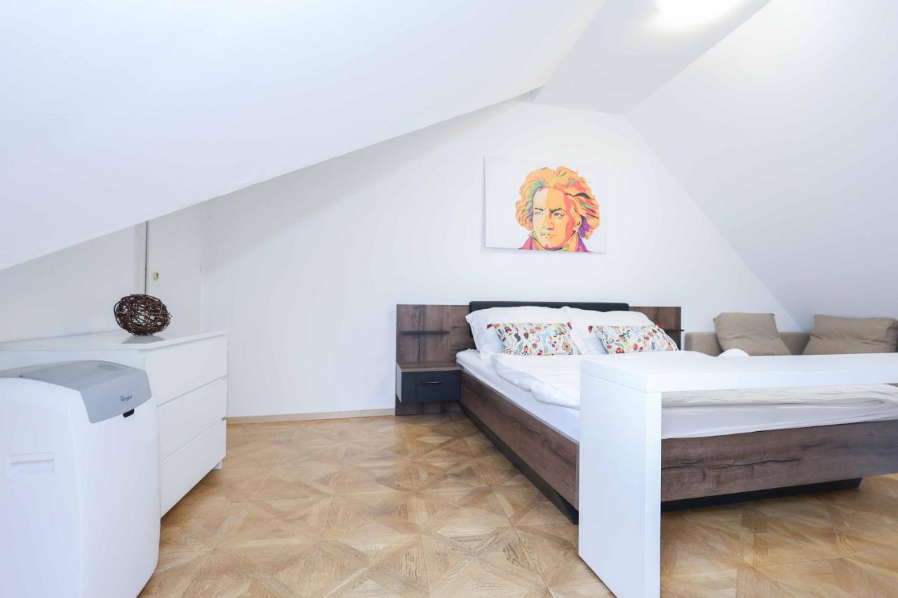 Beethoven Apartments Bratislava Buitenkant foto