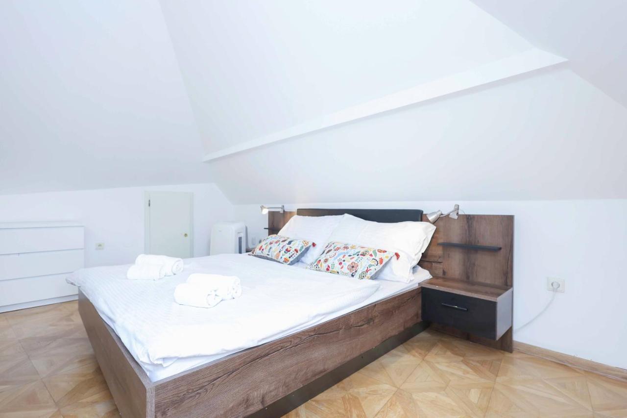 Beethoven Apartments Bratislava Buitenkant foto