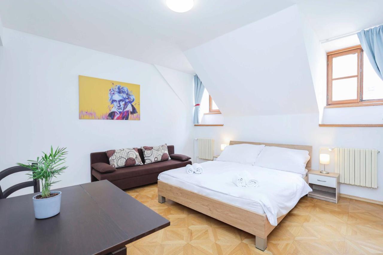 Beethoven Apartments Bratislava Buitenkant foto
