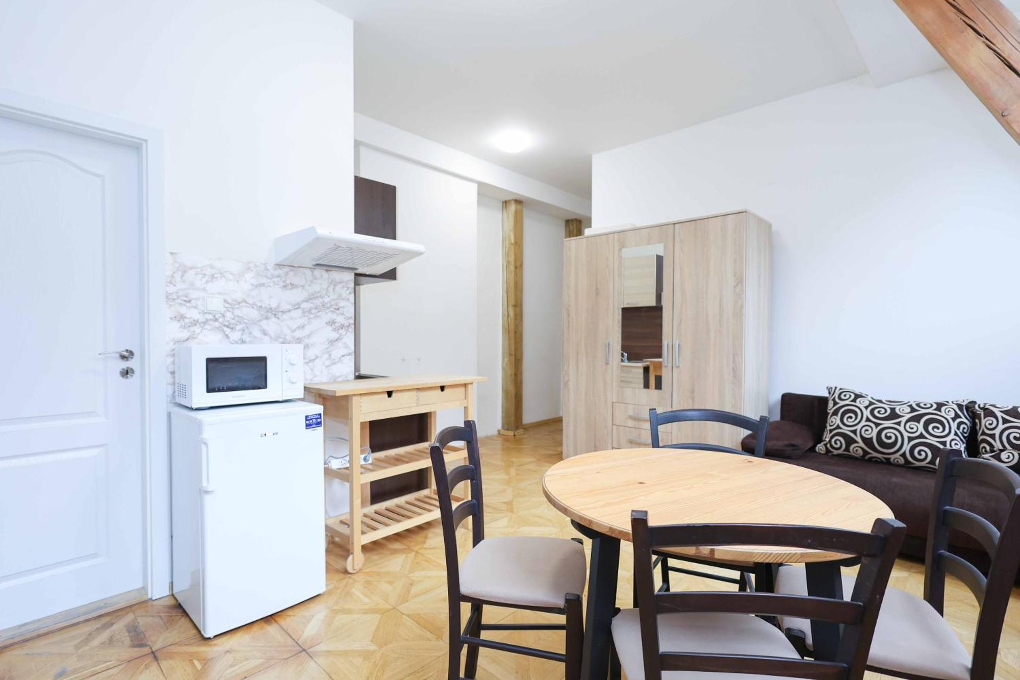Beethoven Apartments Bratislava Buitenkant foto